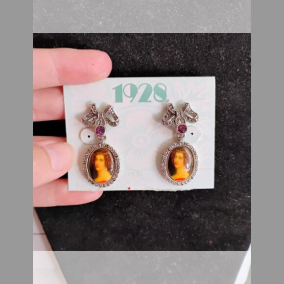 Vintage 1928 dangle earrings - Picture 1 of 2